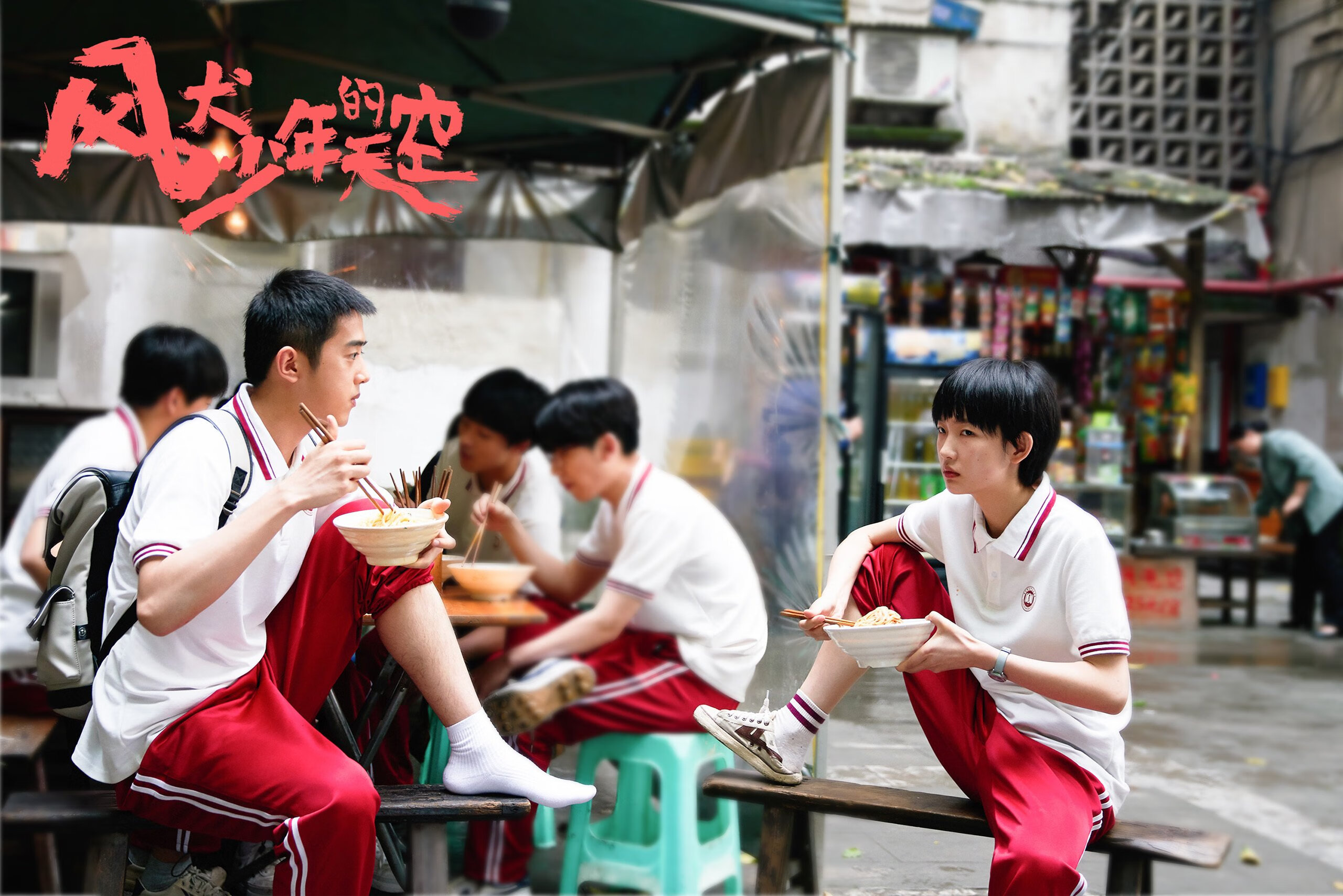 绿色足球产业链不断完善,从原材料到装备实现全链条绿色生产,绿色标志的足球资讯app