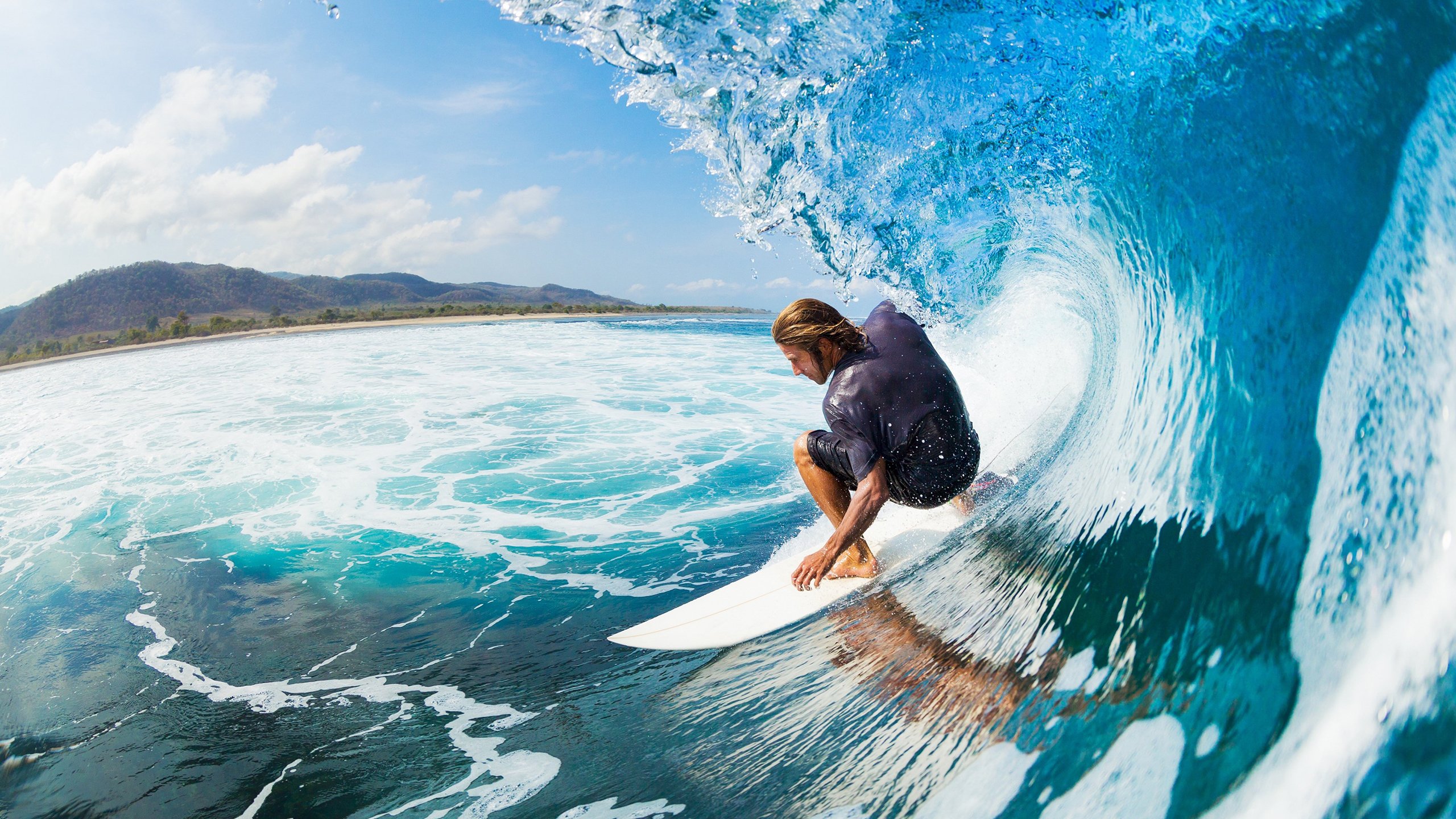 世界杯八强：日本对巴西 赛前日本球迷在看台展开“我们也会做梦”的巨幅标语