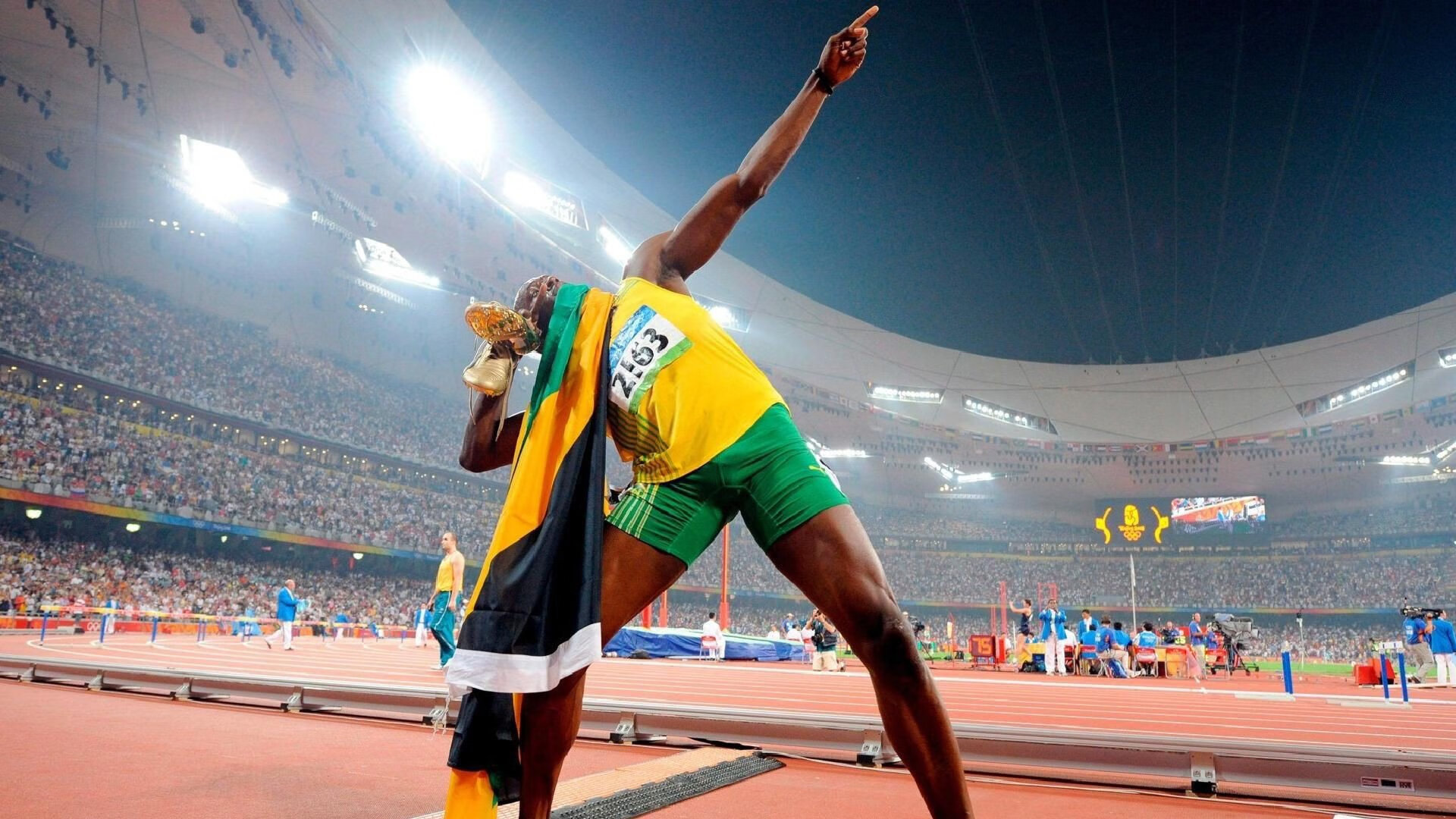 世界杯：法国球迷穿戴复古球衣集体观赛 致敬1998黄金一代